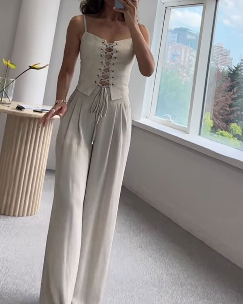 Olivia! Two-piece set with matching top and pants