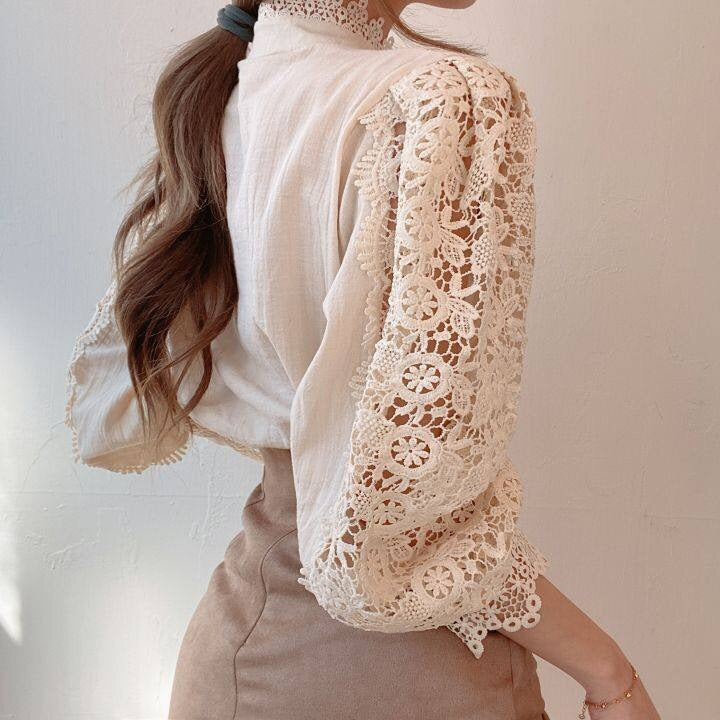 Vintage buttoned long sleeves with lace and coupling
