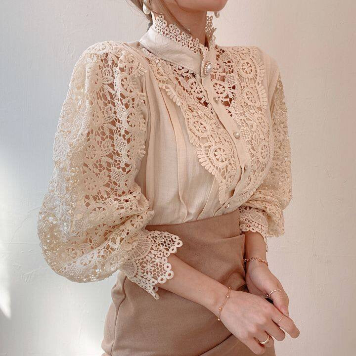 Vintage buttoned long sleeves with lace and coupling