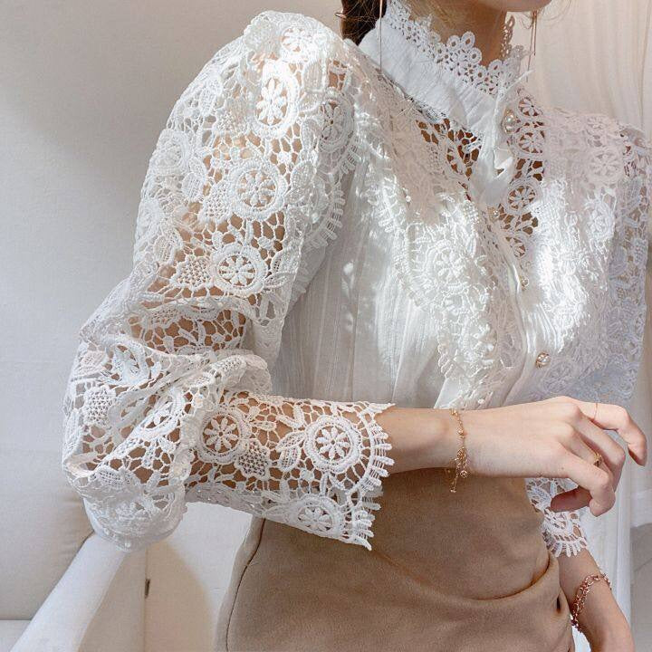 Vintage buttoned long sleeves with lace and coupling