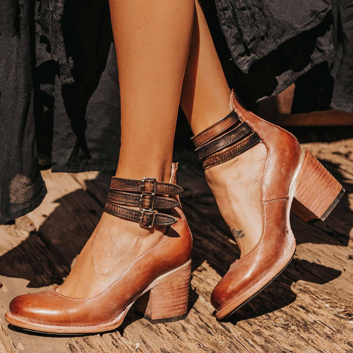 Genève | Buckled Pumps