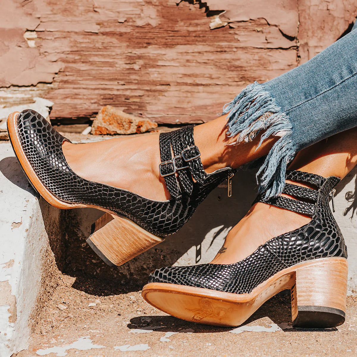 Genève | Buckled Pumps