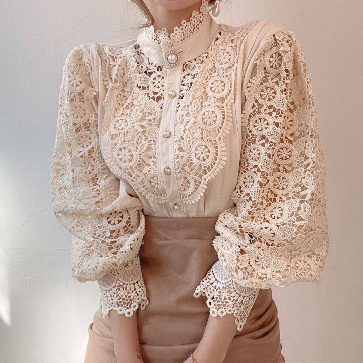 Vintage buttoned long sleeves with lace and coupling