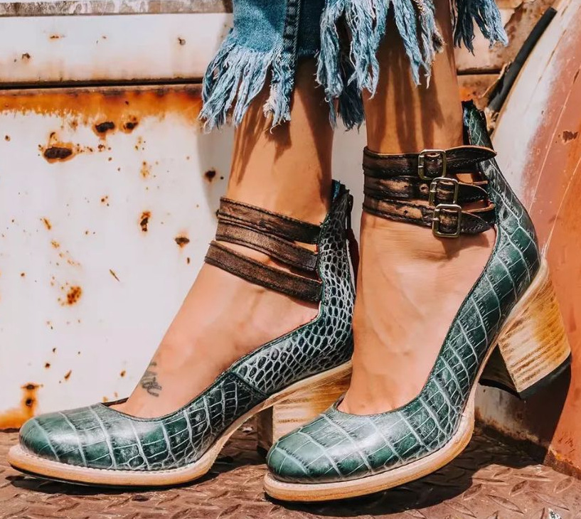Genève | Buckled Pumps